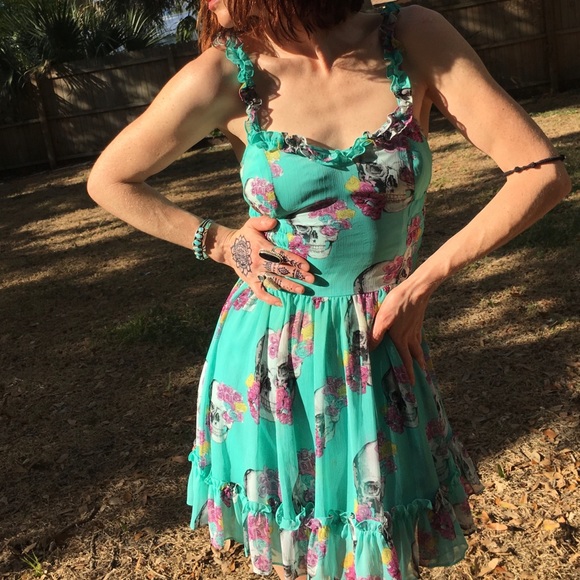 Beautiful skull and flowers dress - Picture 6 of 7